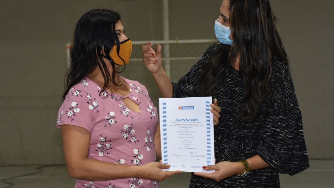 Senai e indústrias parceiras entregam 908 certificados do Emprega + Brasil